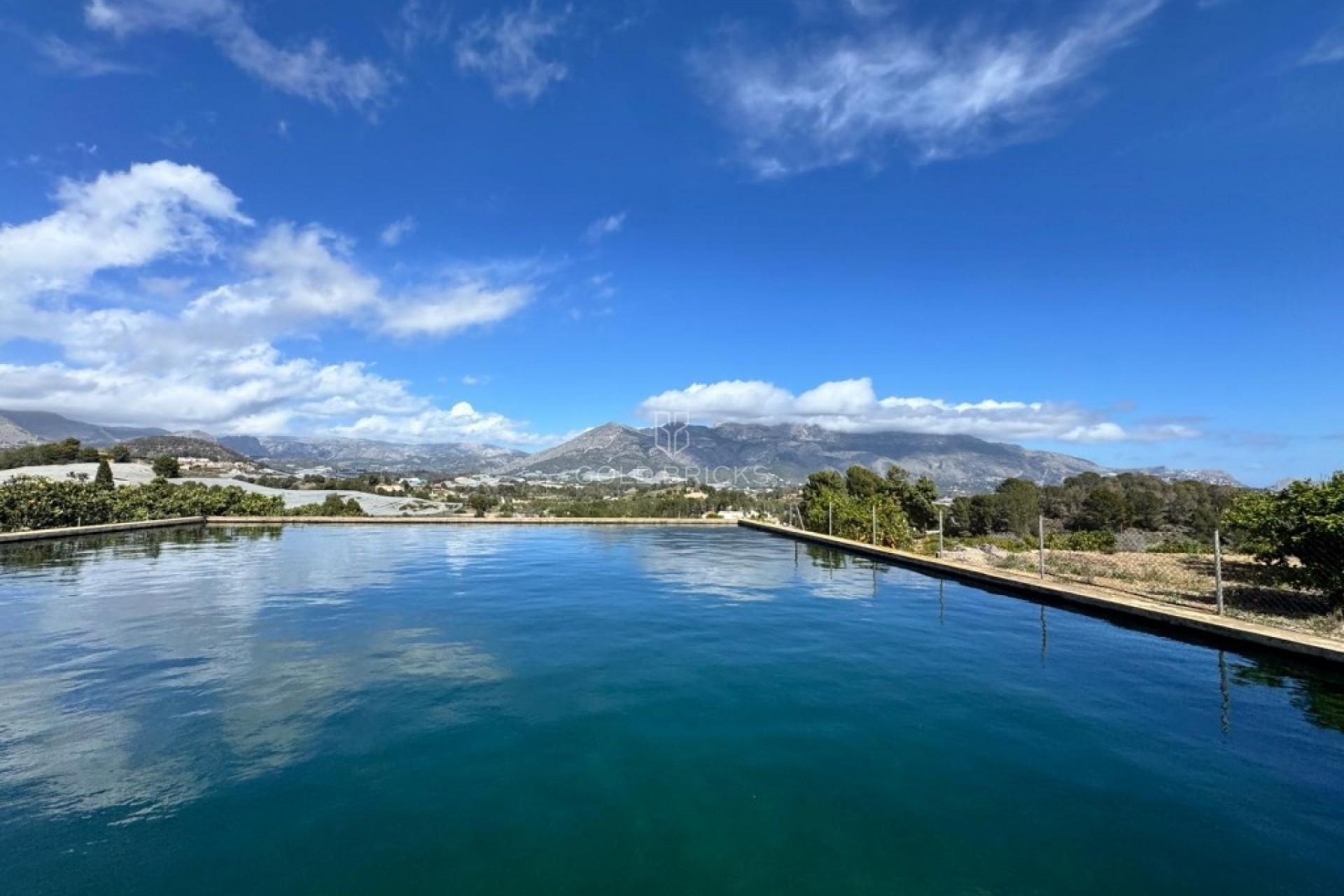 Återförsäljning ·  · La Nucía · Cautivador