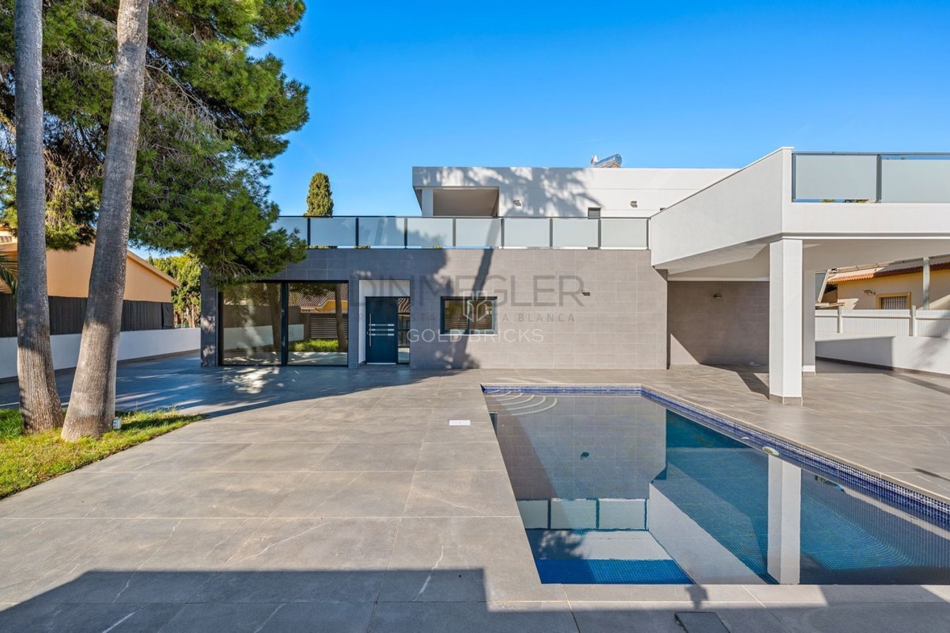 Återförsäljning ·  · Orihuela · Campoamor