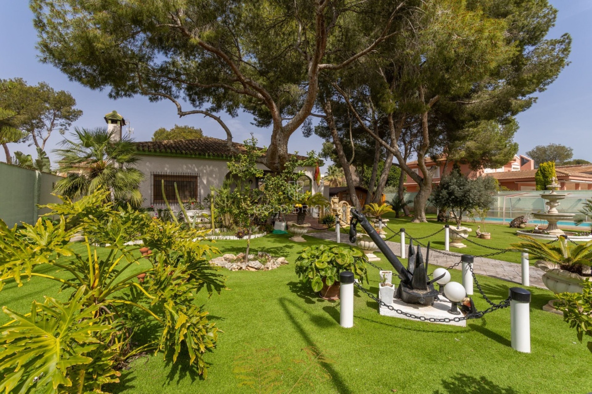 Återförsäljning ·  · Orihuela · Campoamor