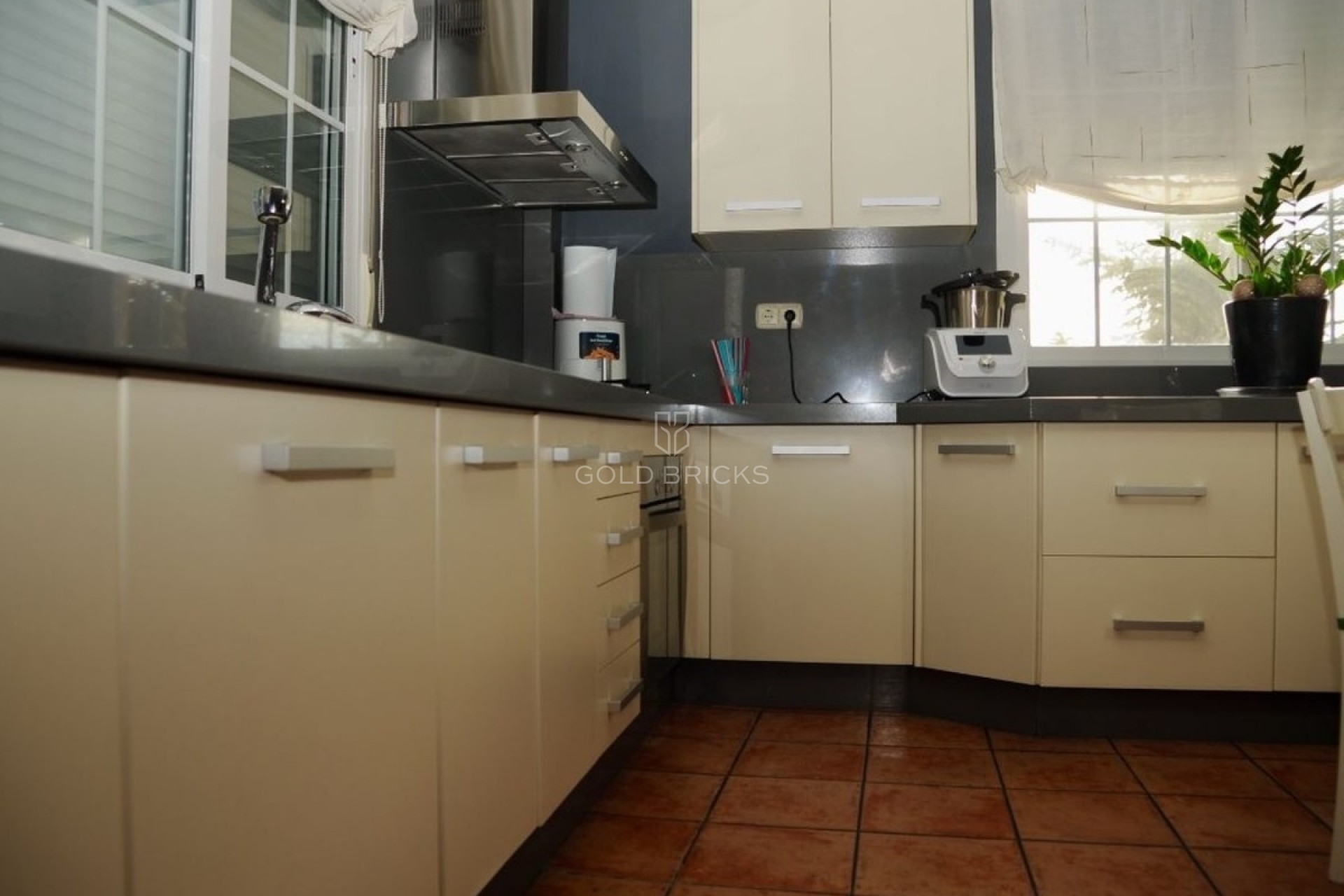 Återförsäljning ·  · Vélez-Blanco