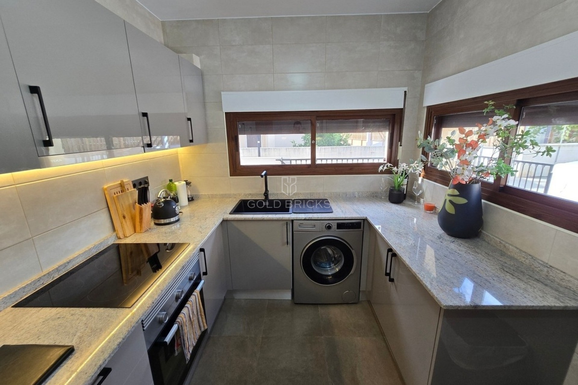 Resale ·  · Cariatiz