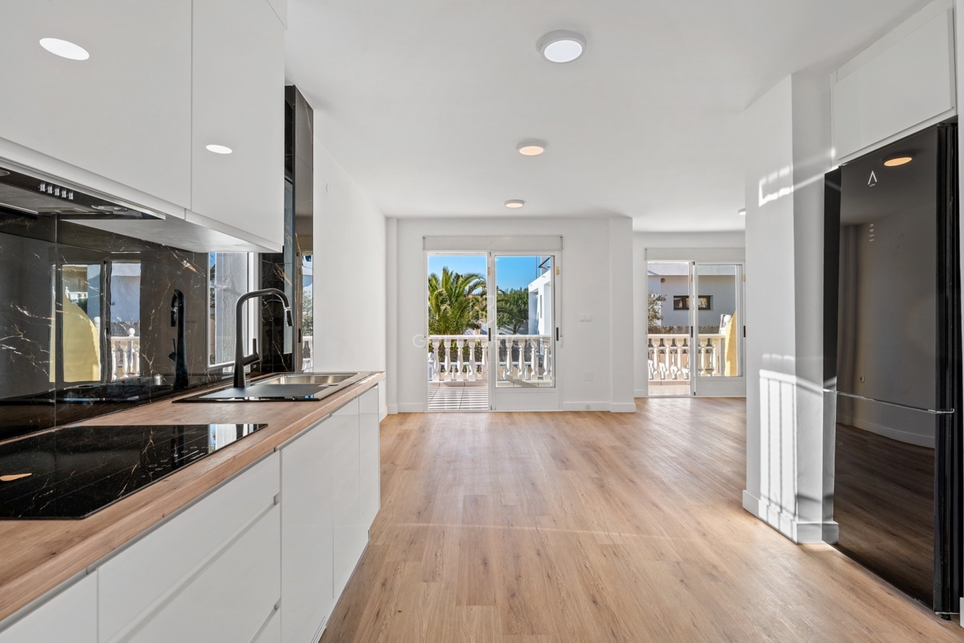 Resale · Doppelhaushälfte · Benimar