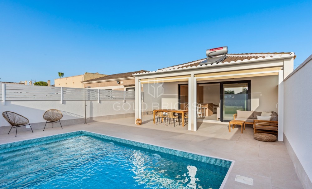 Villa - Återförsäljning - Torrevieja - CBB-24454
