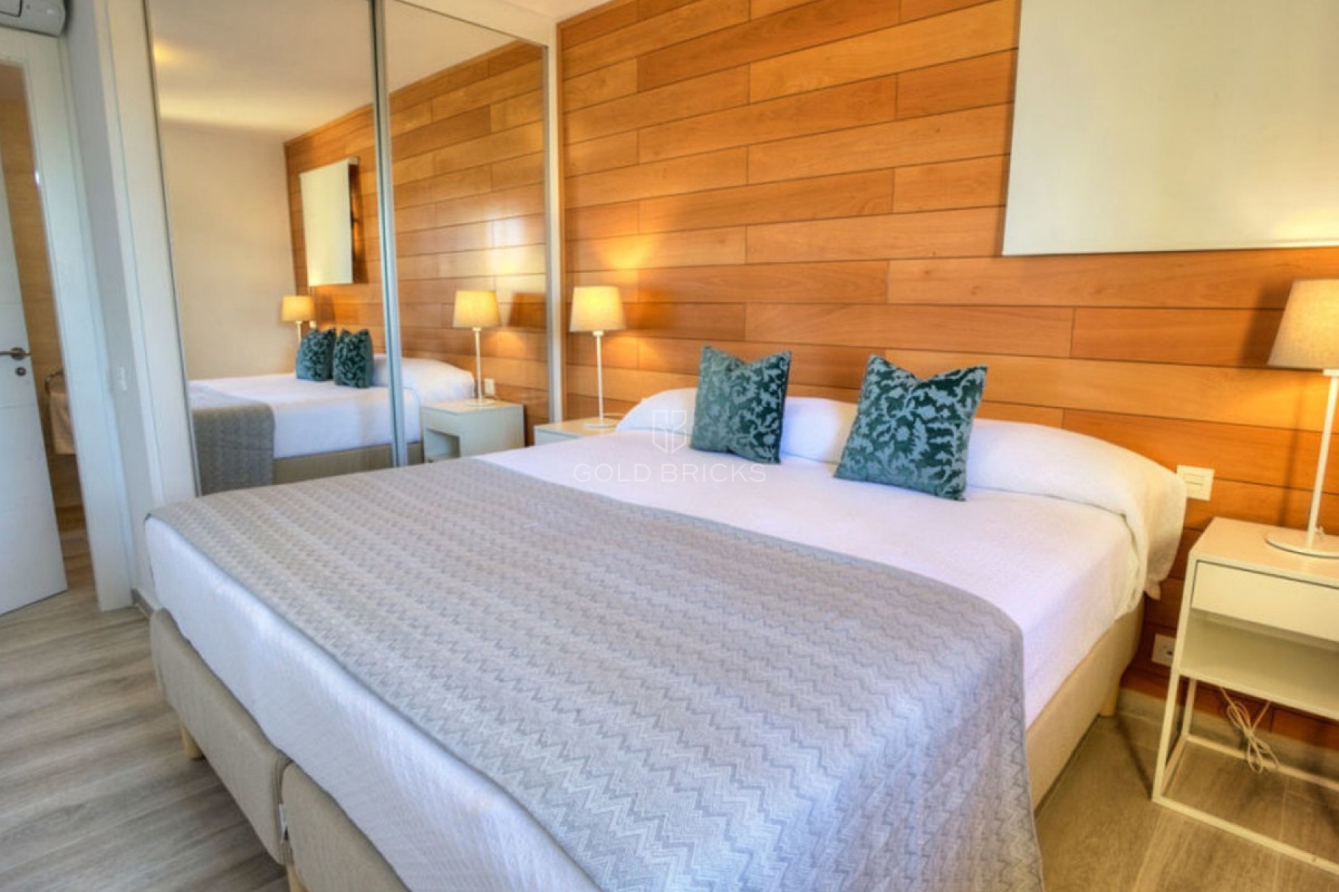 Wederverkoop ·  · Desert Springs