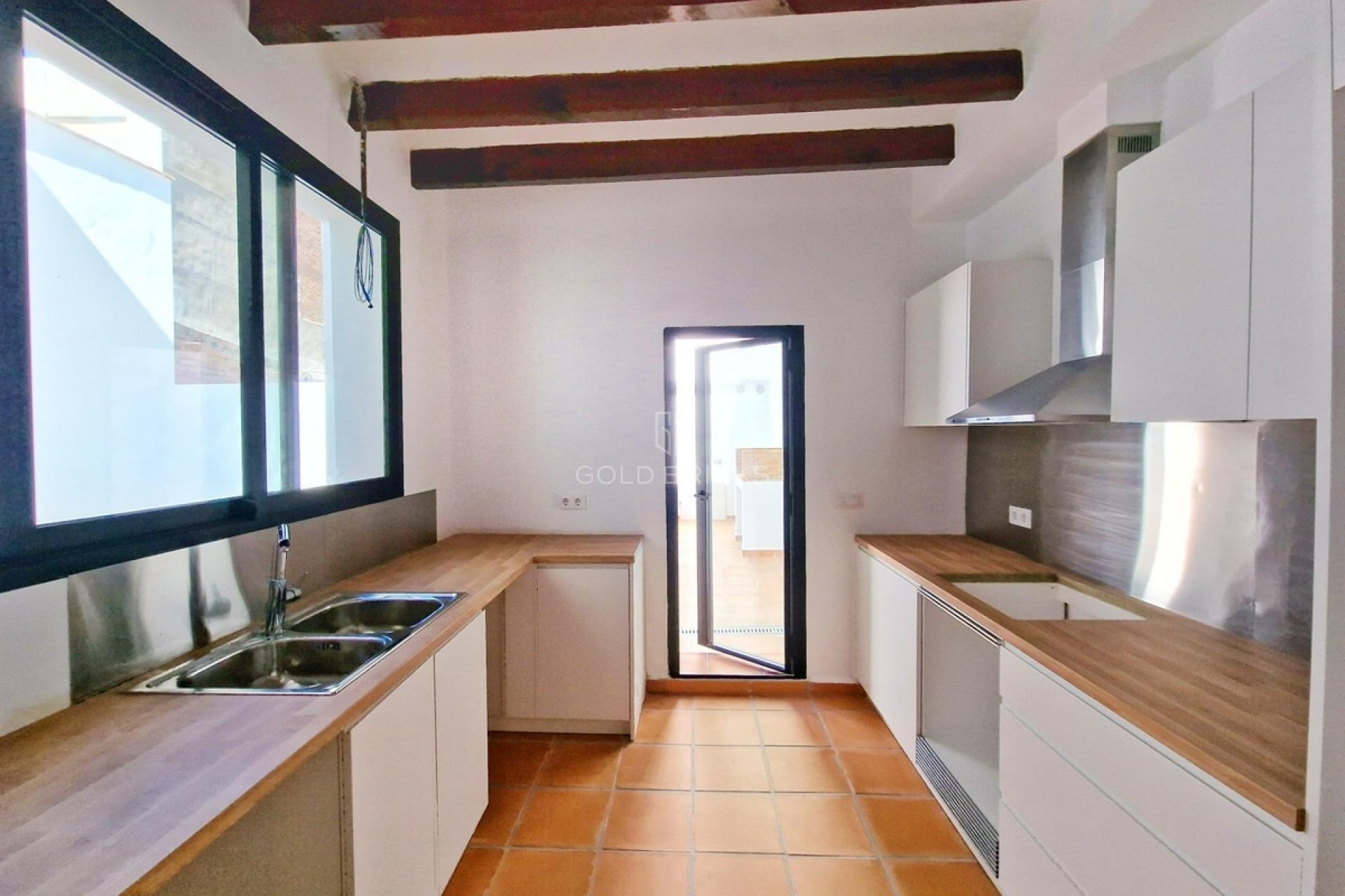 Wederverkoop ·  · Oliva