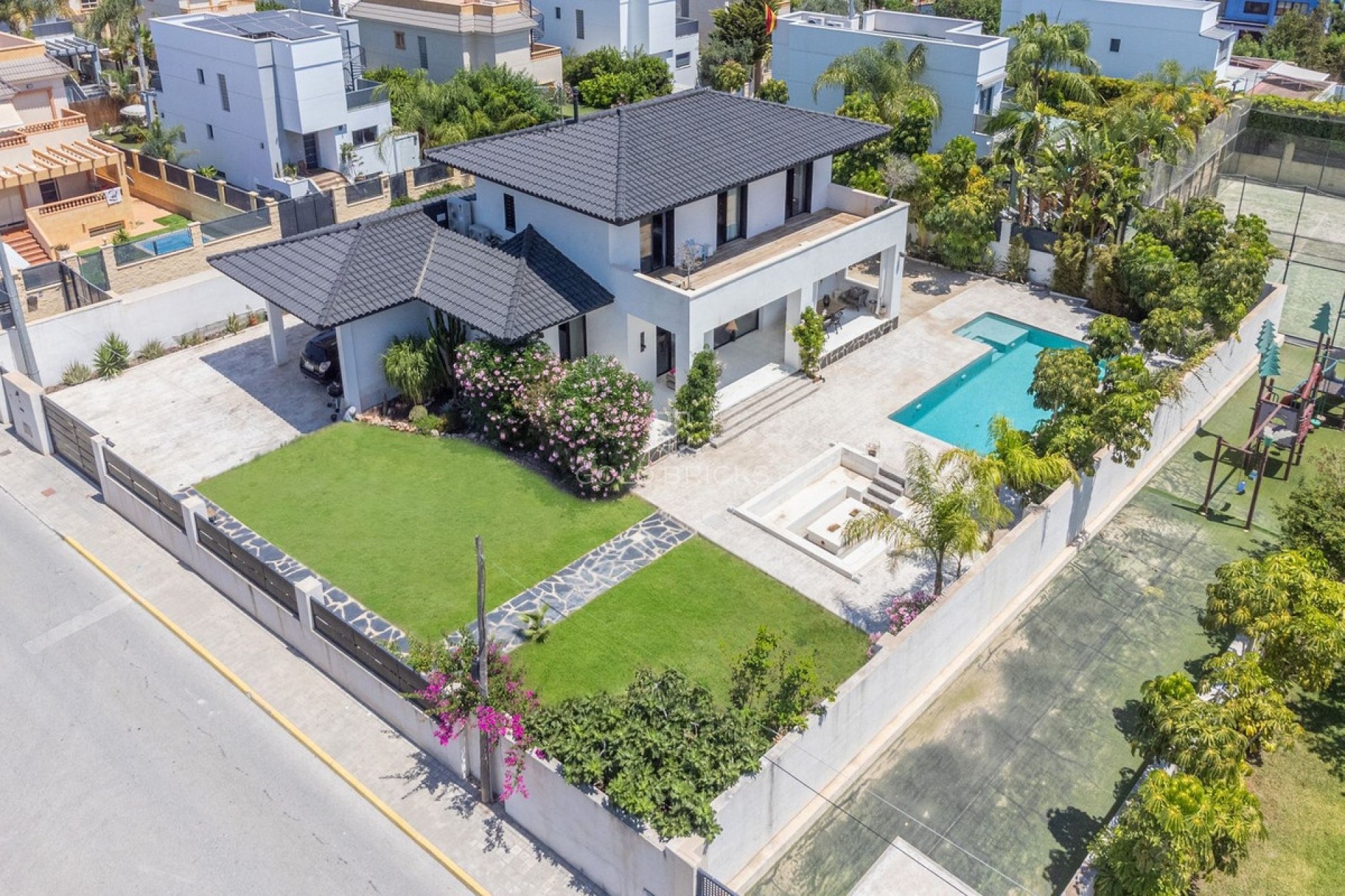 Wederverkoop ·  · Villena · San Juan