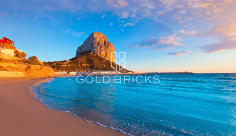 Ultimate Costa Blanca Travel Guide: Top Attractions, Beaches, and Tips