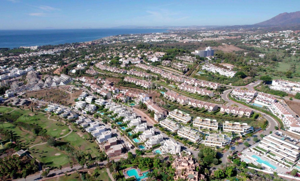 Nieuwbouw · Villa · Estepona · El Paraiso Golf