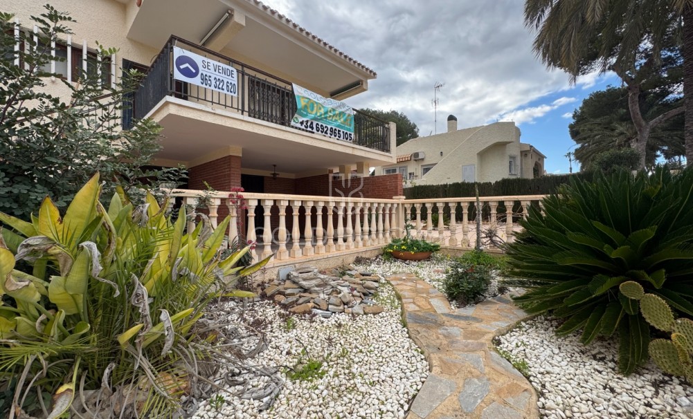 Resale · Villa · Orihuela Costa · La Zenia