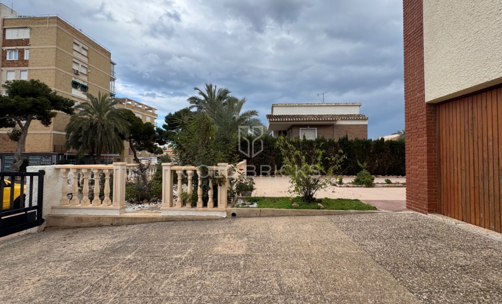 Resale · Villa · Orihuela Costa · La Zenia