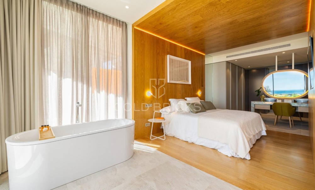 Nowa konstrukcja · Daszek · Fuengirola · Higueron