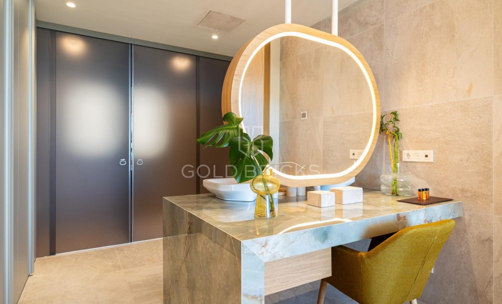 Nowa konstrukcja · Daszek · Fuengirola · Higueron