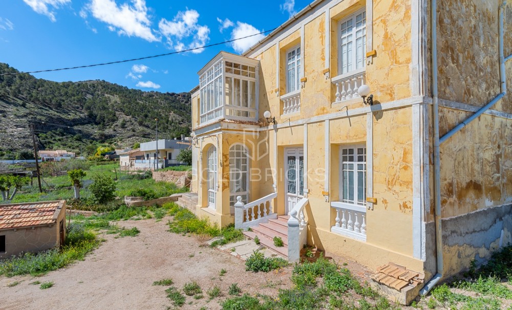 Sale · Country estate · Orihuela