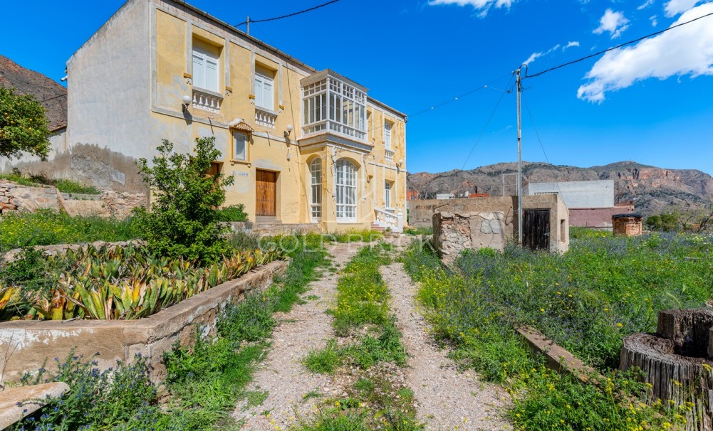 Sale · Country estate · Orihuela