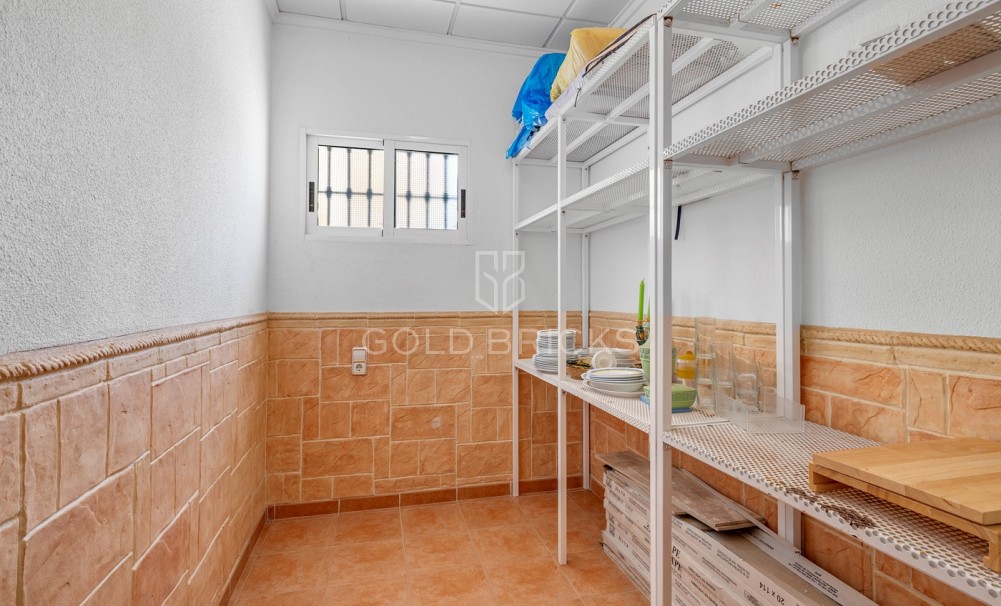 Återförsäljning · Villa · Torrevieja