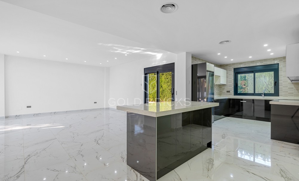 Återförsäljning · Villa · Campoamor