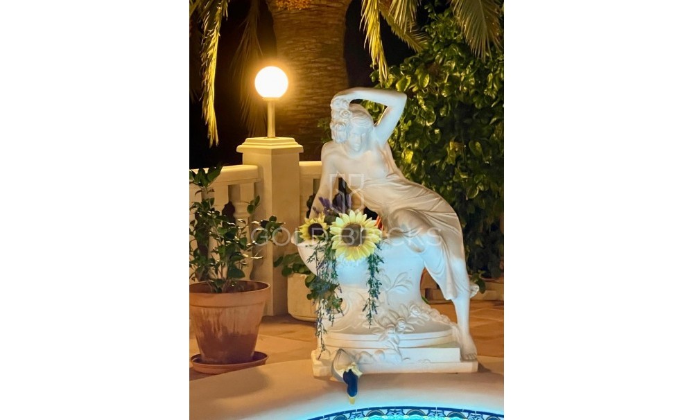 Återförsäljning · VILLOR · Moraira · Benimeit