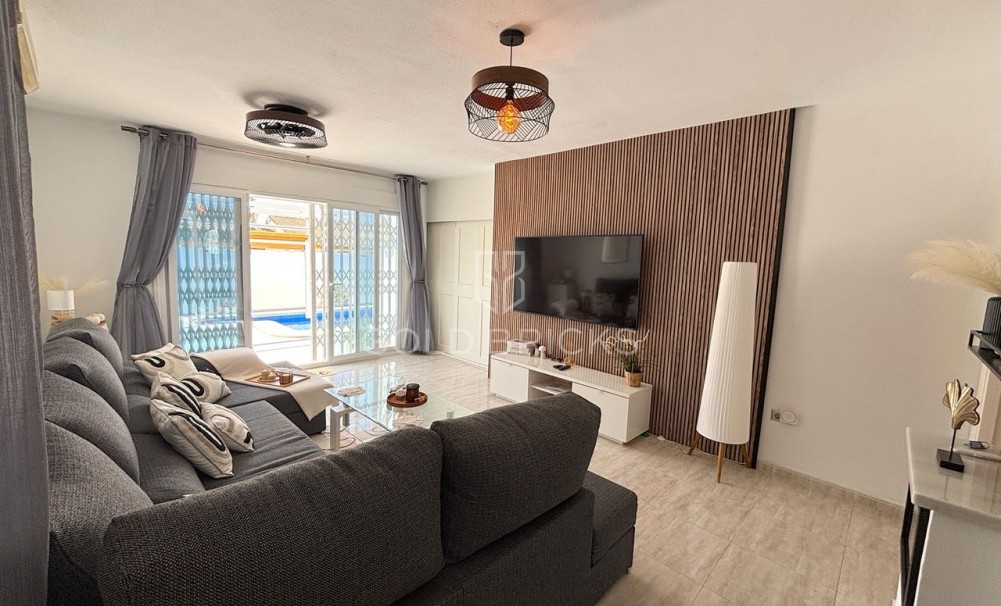 Återförsäljning · Villa · Villamartin, Orihuela Costa