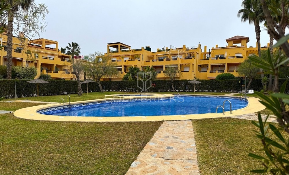 Wederverkoop ·  · Vera Playa