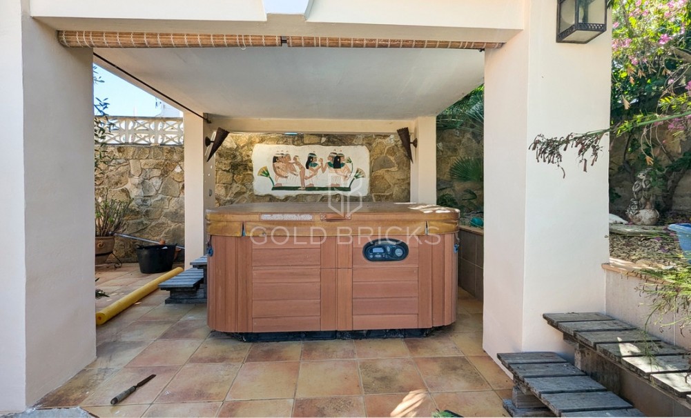 Wederverkoop ·  · Orba · Orba Centro