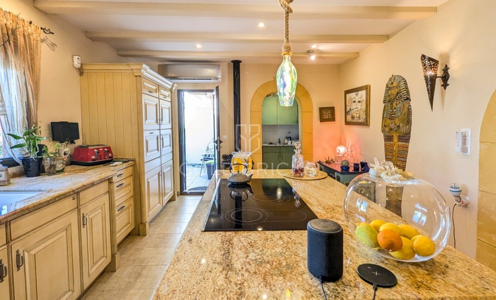 Wederverkoop ·  · Orba · Orba Centro