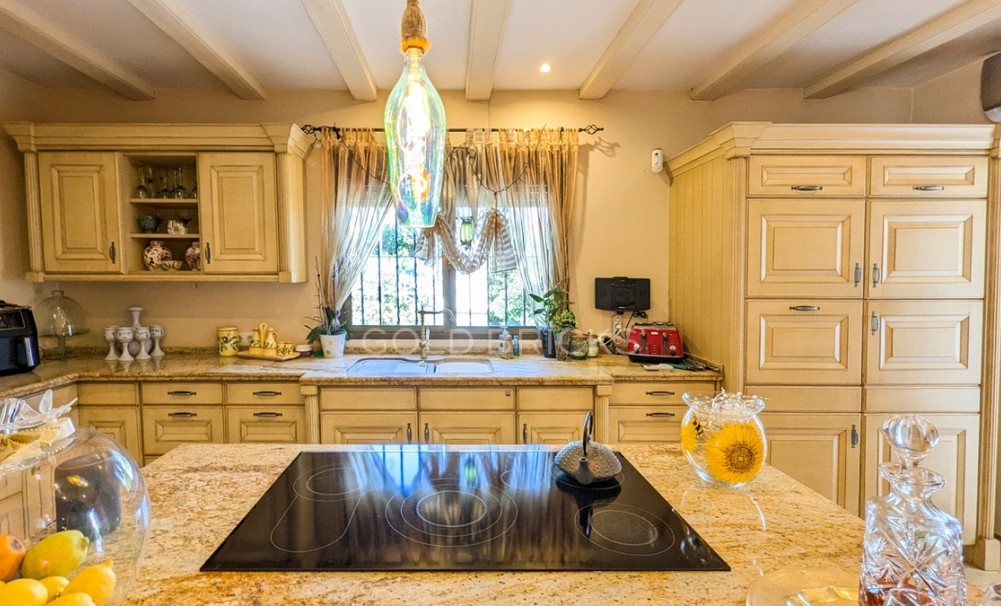 Wederverkoop ·  · Orba · Orba Centro