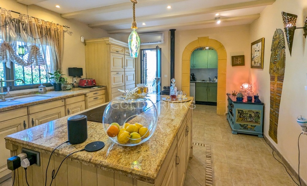 Wederverkoop ·  · Orba · Orba Centro