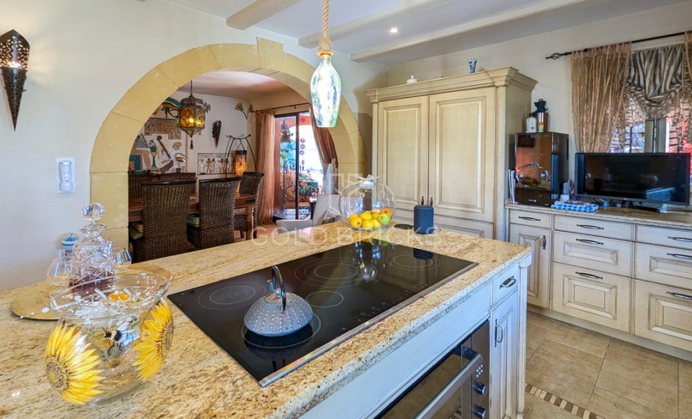 Wederverkoop ·  · Orba · Orba Centro