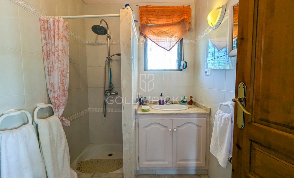 Wederverkoop ·  · Orba · Orba Centro