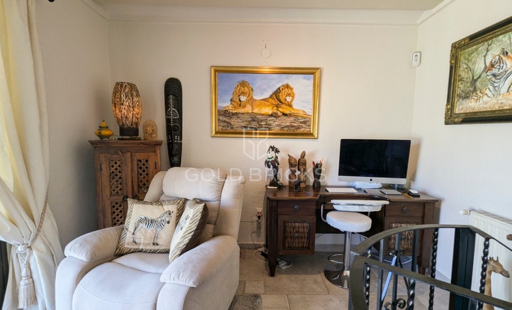 Wederverkoop ·  · Orba · Orba Centro