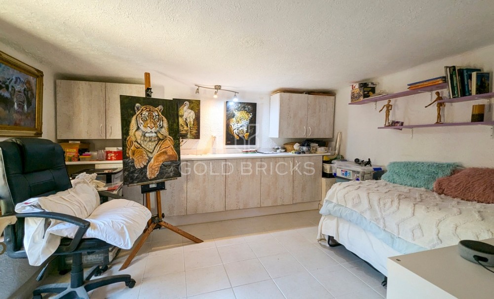 Wederverkoop ·  · Orba · Orba Centro