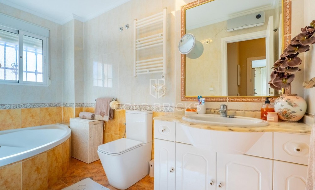 Wederverkoop ·  · Orihuela · La Regia