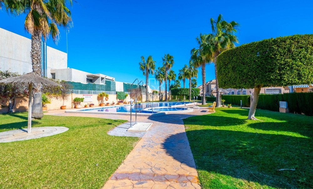 Wederverkoop ·  · Orihuela · La Regia