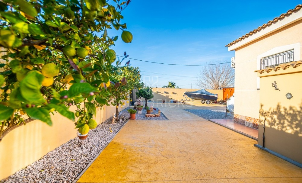 Wederverkoop ·  · Catral · Catral Centro