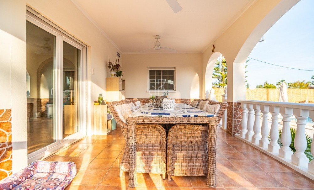 Wederverkoop ·  · Catral · Catral Centro