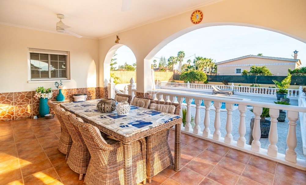 Wederverkoop ·  · Catral · Catral Centro