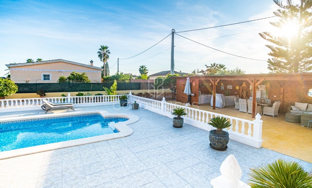 Wederverkoop ·  · Catral · Catral Centro