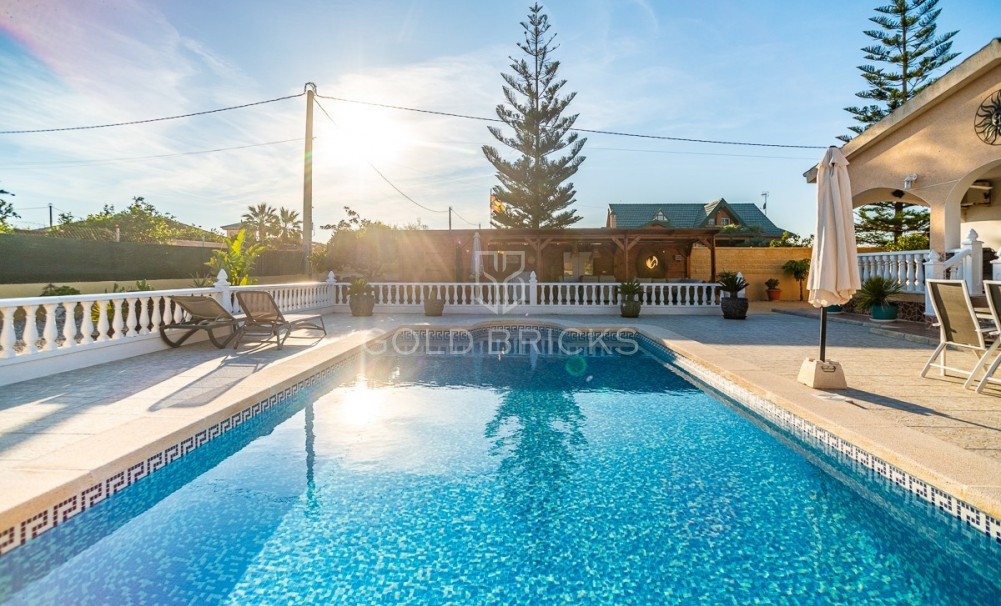 Wederverkoop ·  · Catral · Catral Centro