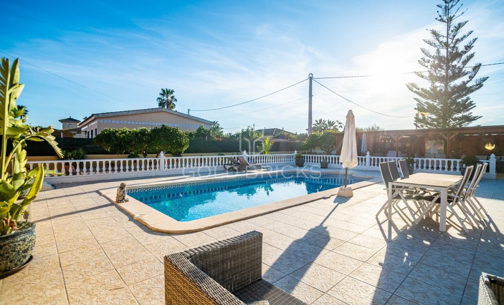 Wederverkoop ·  · Catral · Catral Centro