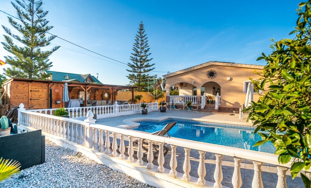 Wederverkoop ·  · Catral · Catral Centro