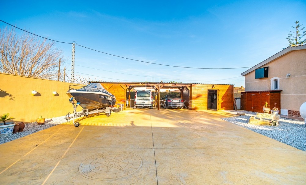 Wederverkoop ·  · Catral · Catral Centro