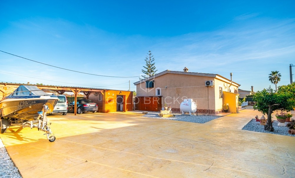 Wederverkoop ·  · Catral · Catral Centro