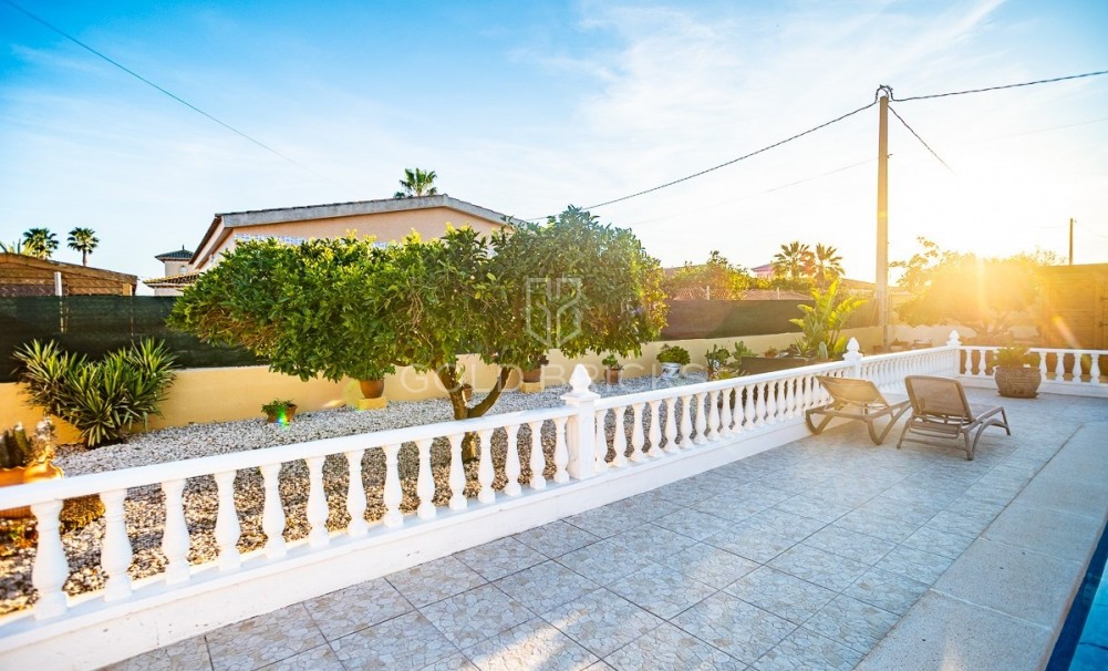 Wederverkoop ·  · Catral · Catral Centro