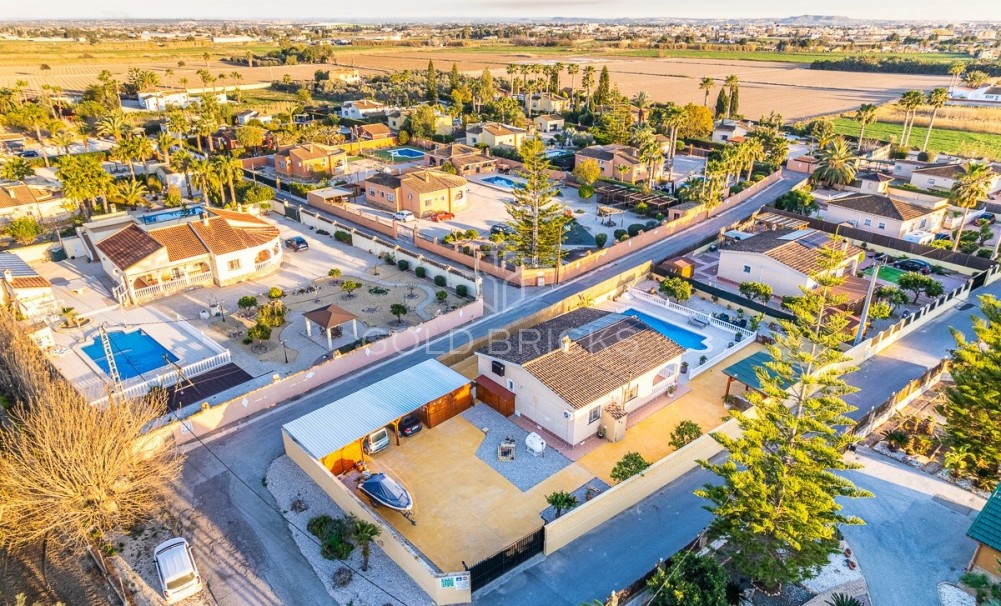 Wederverkoop ·  · Catral · Catral Centro