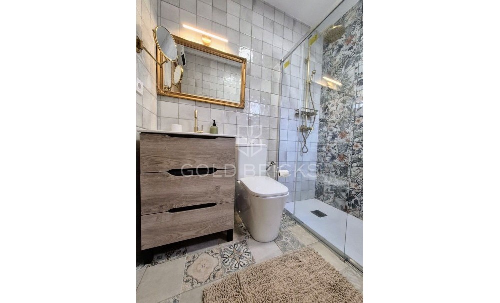 Wederverkoop ·  · Cartagena · Los Nietos