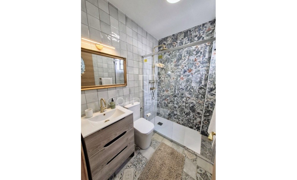 Wederverkoop ·  · Cartagena · Los Nietos