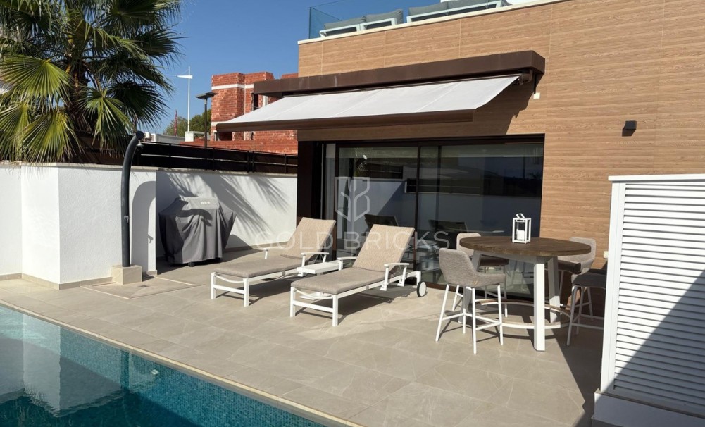 Wederverkoop ·  · Algorfa · La finca golf