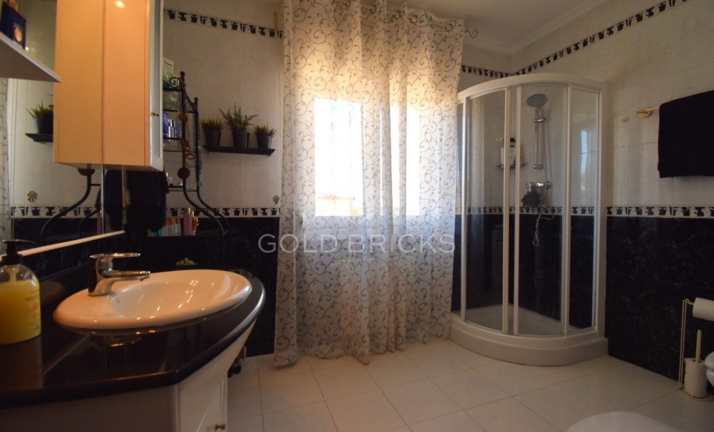 Wederverkoop ·  · Orihuela · Los Balcones