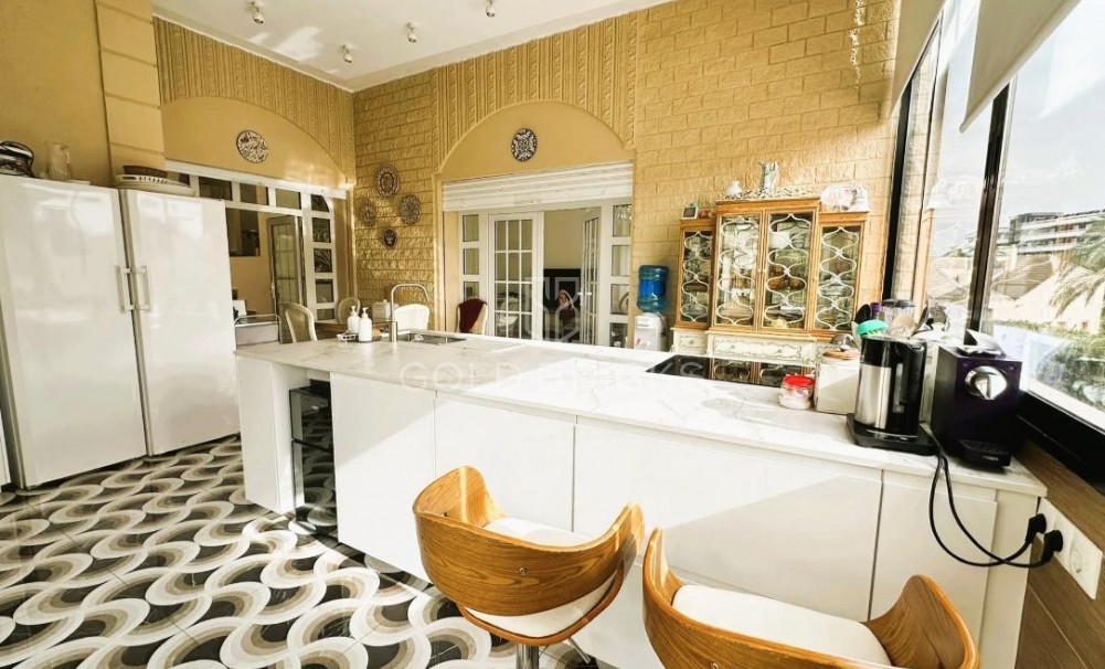 Wederverkoop ·  · Orihuela · Campoamor