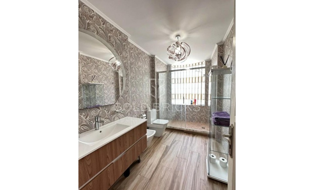 Wederverkoop ·  · Orihuela · Campoamor